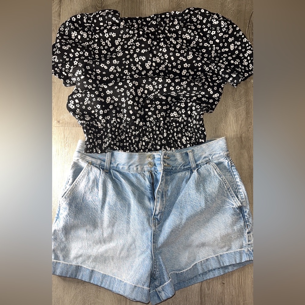AE Shorts & Black Crop